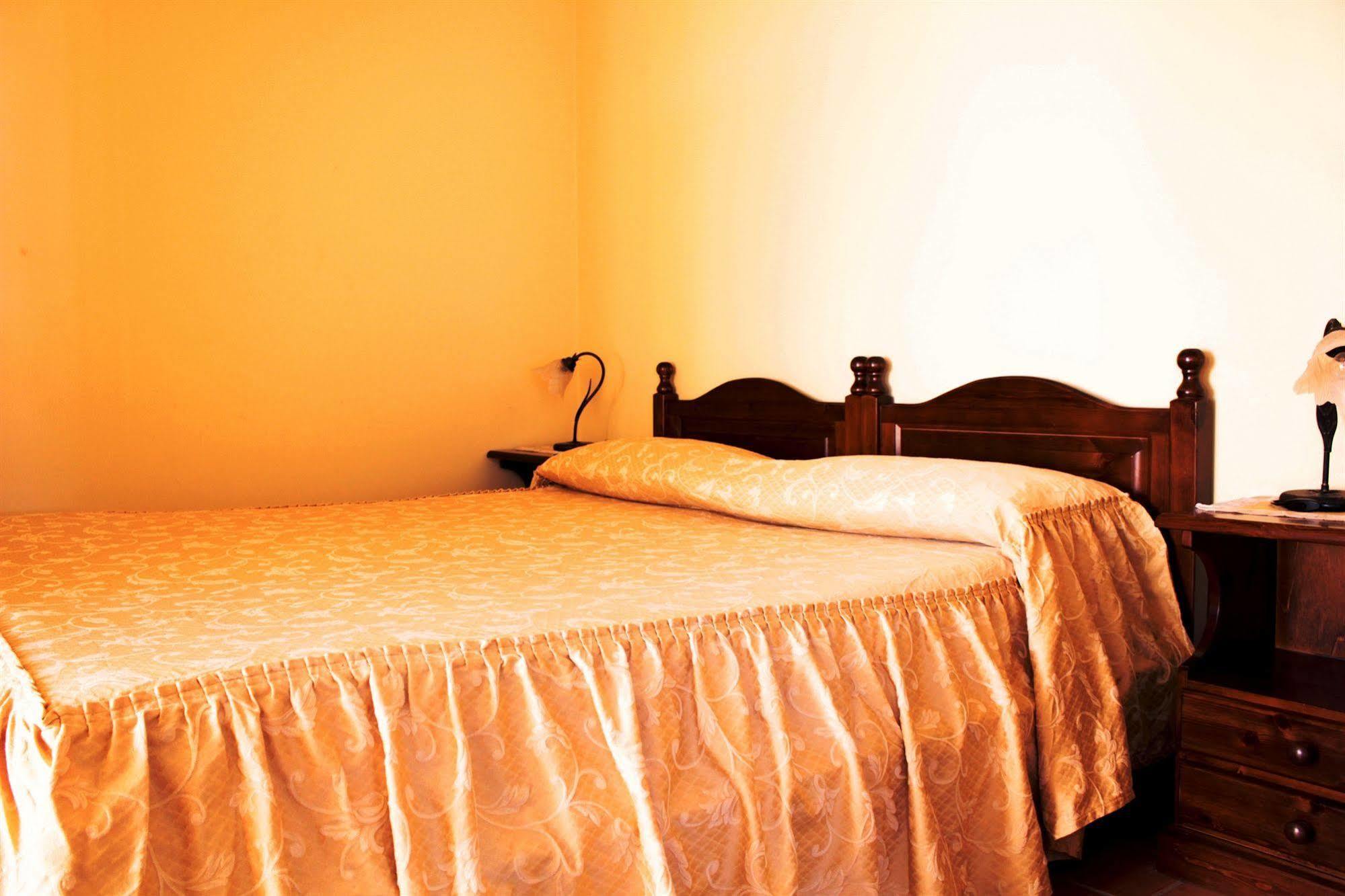 Ai Tre Parchi Bed And Bike Bed and Breakfast Randazzo Eksteriør billede