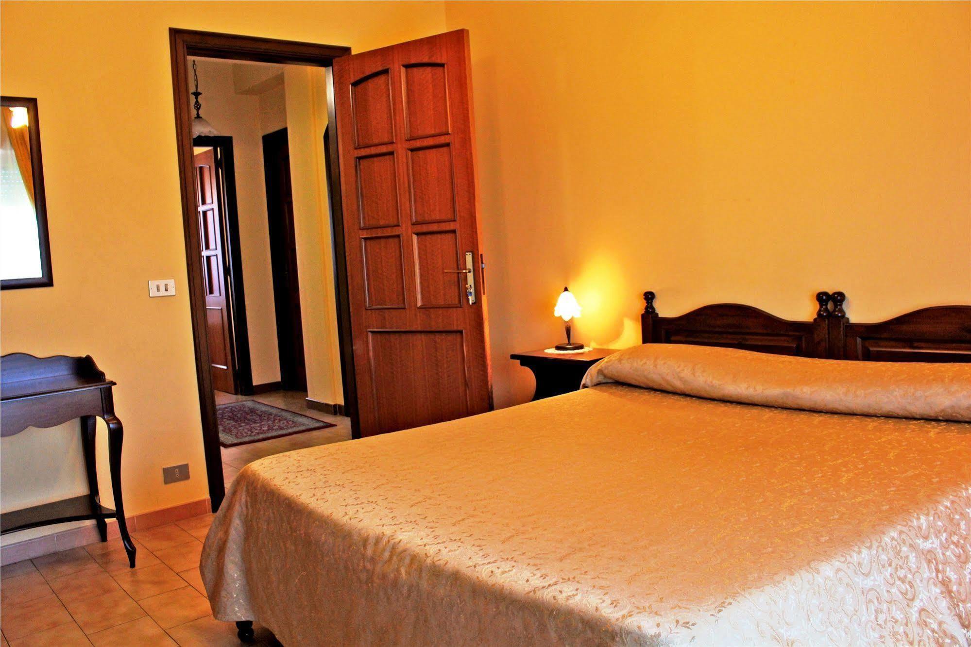 Ai Tre Parchi Bed And Bike Bed and Breakfast Randazzo Eksteriør billede