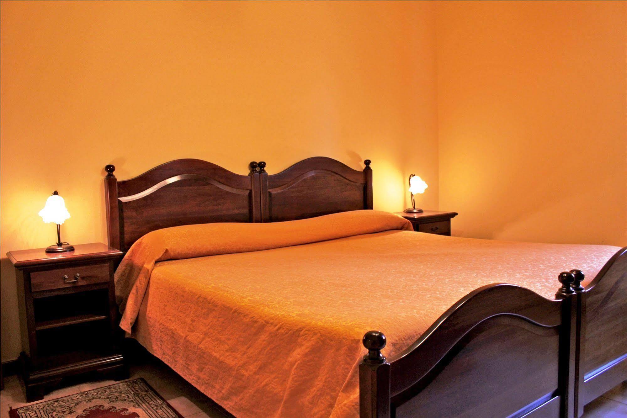 Ai Tre Parchi Bed And Bike Bed and Breakfast Randazzo Eksteriør billede